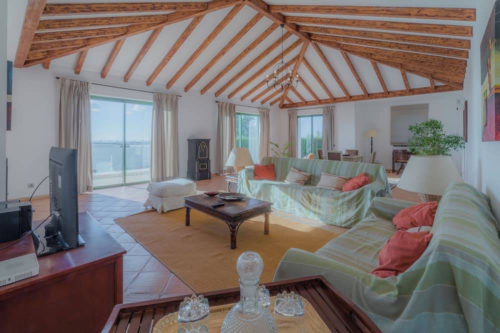 V3 Casa Aríolos I in Estoi with shared pool in Estoi, Faro