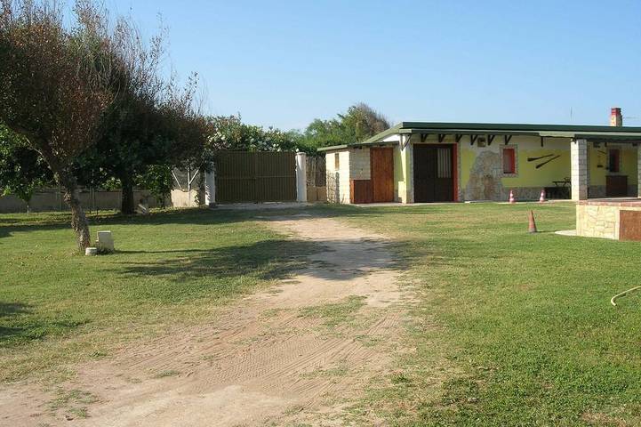 Chalet with private pool with direct beach access in Piccio, Avola
