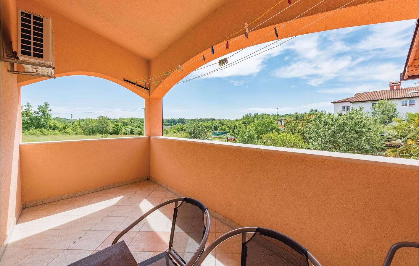 Ganze Ferienwohnung, Gemütliche 2-Zimmer-Wohnung mit Terrasse, Parkplatz und WLAN in der Nähe von Baderna in Grad Poreč, Porec und Umgebung