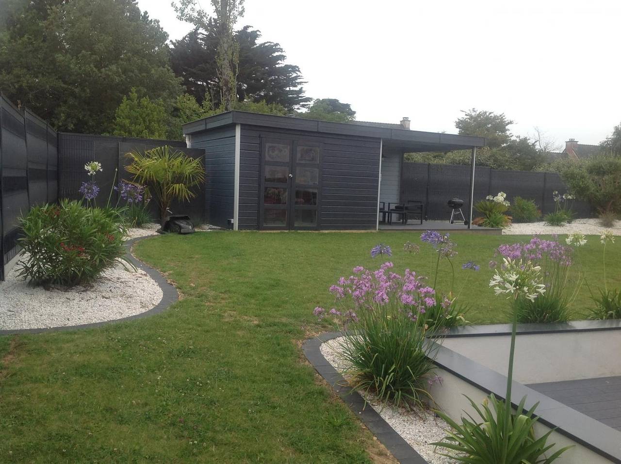 Gîte au bord de la piscine avec parking et WiFi, à 2 km de la Grande Plage in Saint-Gildas-de-Rhuys, Côte des Mégalithes