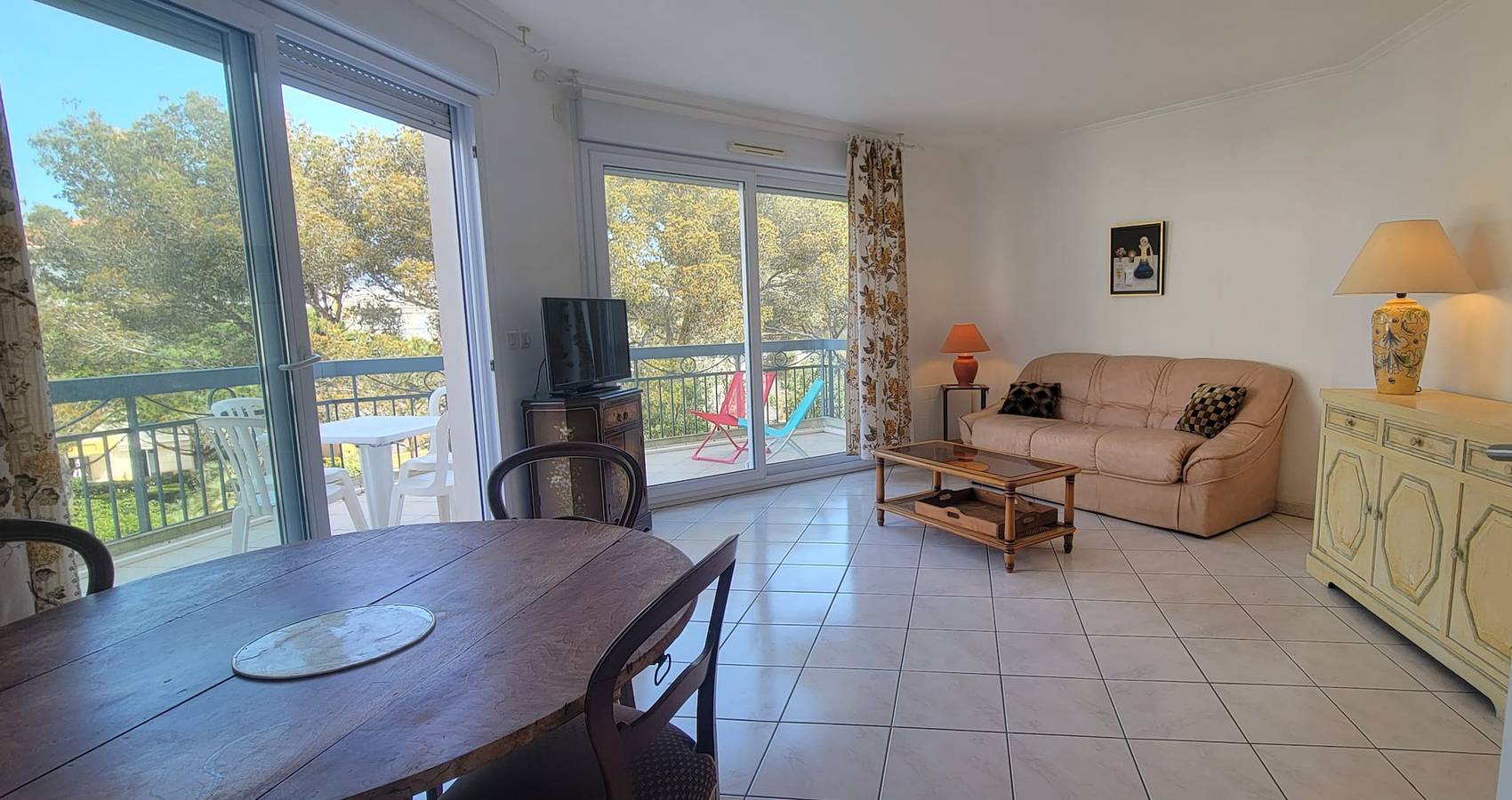 Ganze Wohnung, Ferienwohnung für 3 Personen mit Terrasse in Saint-Aygulf, Frejus