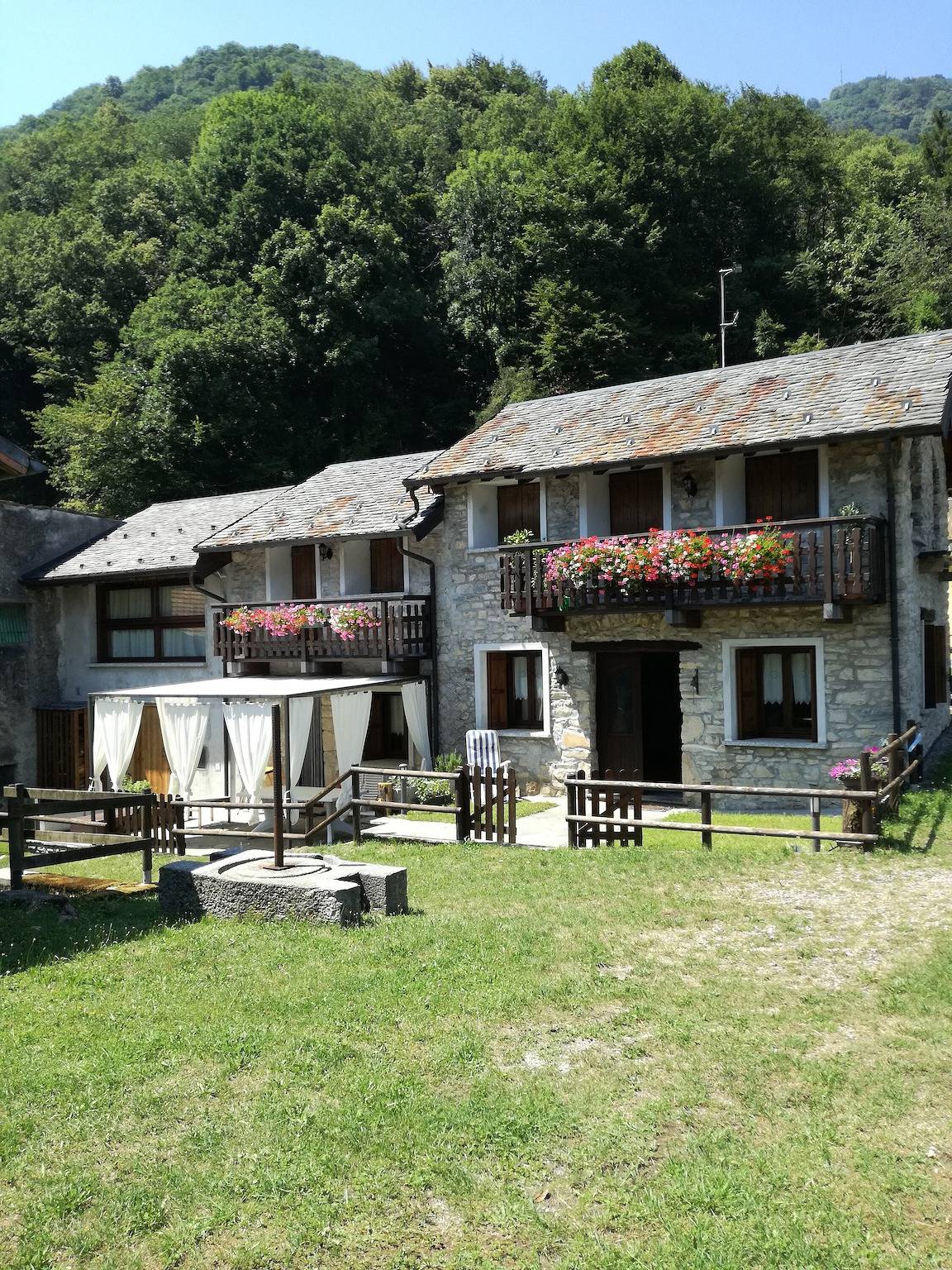 Casa Vacanze 'Tra Lago e Monti' con Vista Lago, Terrazza Privata e Wi-Fi in Biazzeno, Comune di Dizzasco