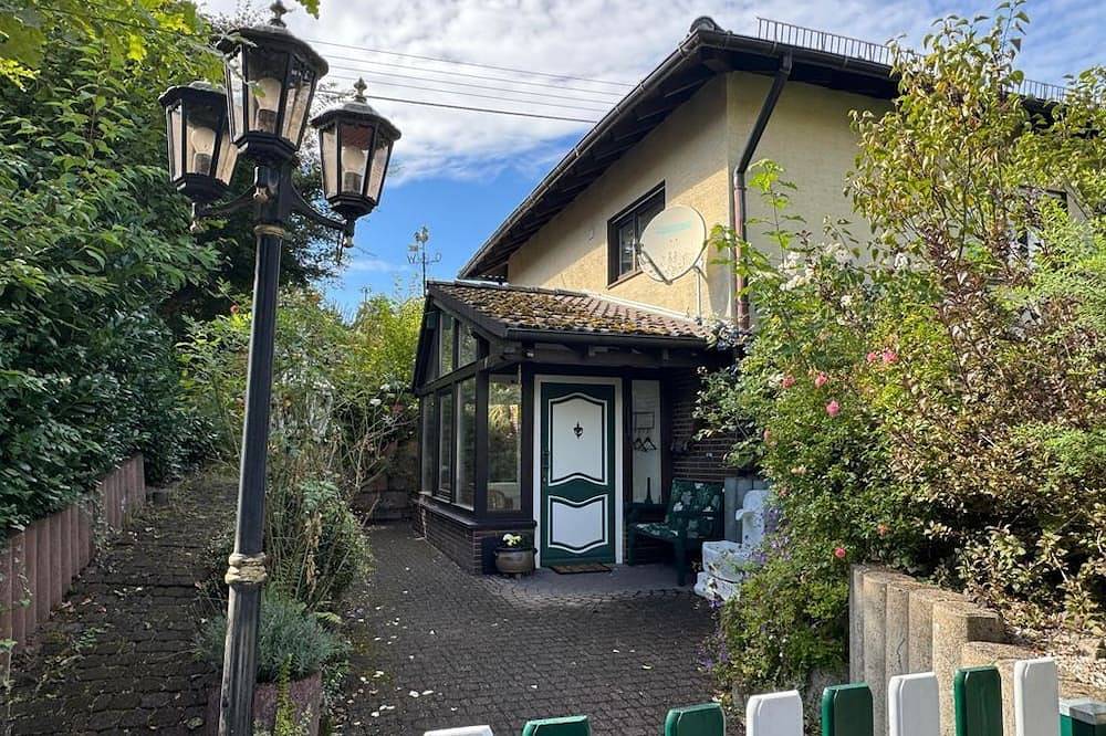 Ganze Wohnung, Ferienwohnung im Kannenbäckerland - gemütliche Ferienwohnung mit Wintergarten in Alsbach, Westerwald