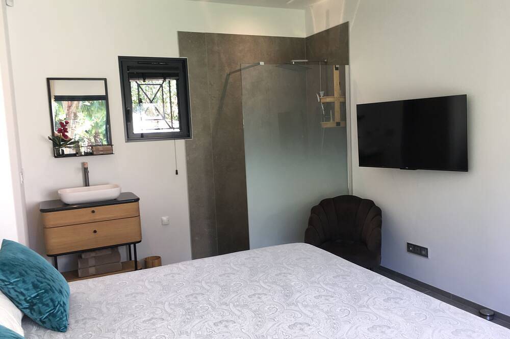 Villa L'hyppocampe, Room in villa with sea view. in Sainte-Maxime, Draguignan Region