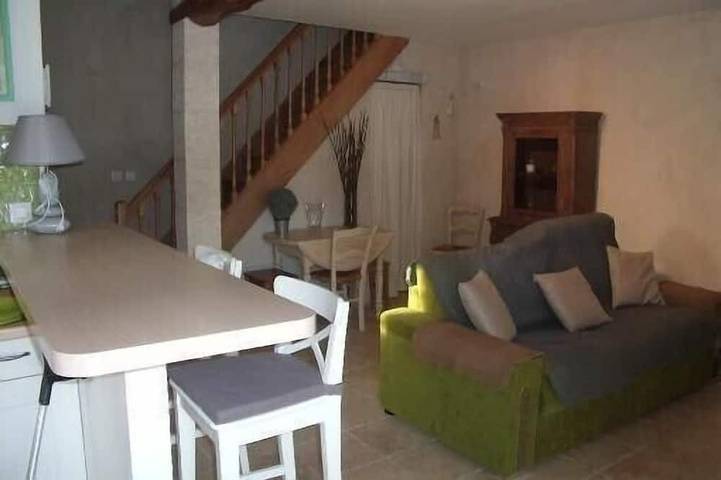 Gîte pour 2 personnes, avec piscine ainsi que terrasse et jardin à Eygalières - 4