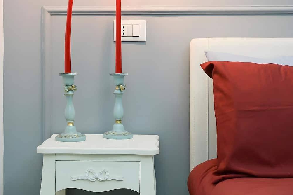 Bed and Breakfast 'Camera Queen - Orchidea Celeste' con Vista Mare, Wi-Fi e Aria Condizionata in Manfredonia, Gargano