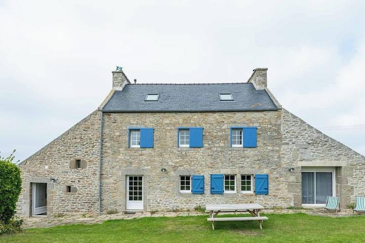 Gîte pour 8 personnes, avec balcon et jardin à Lampaul-Ploudalmézeau