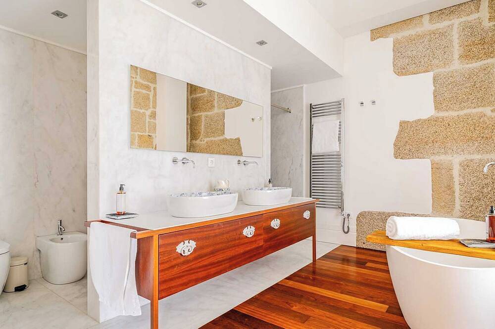 Douro Farmhouse with Indoor Pool and Modern Aesthetic, foto 13