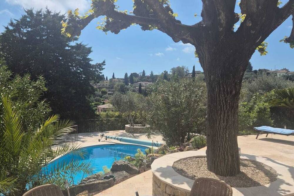 French Riviera, charming and romantic villa southfacing with a scenery view in Le Rouret, Costa mediterránea (Francia)