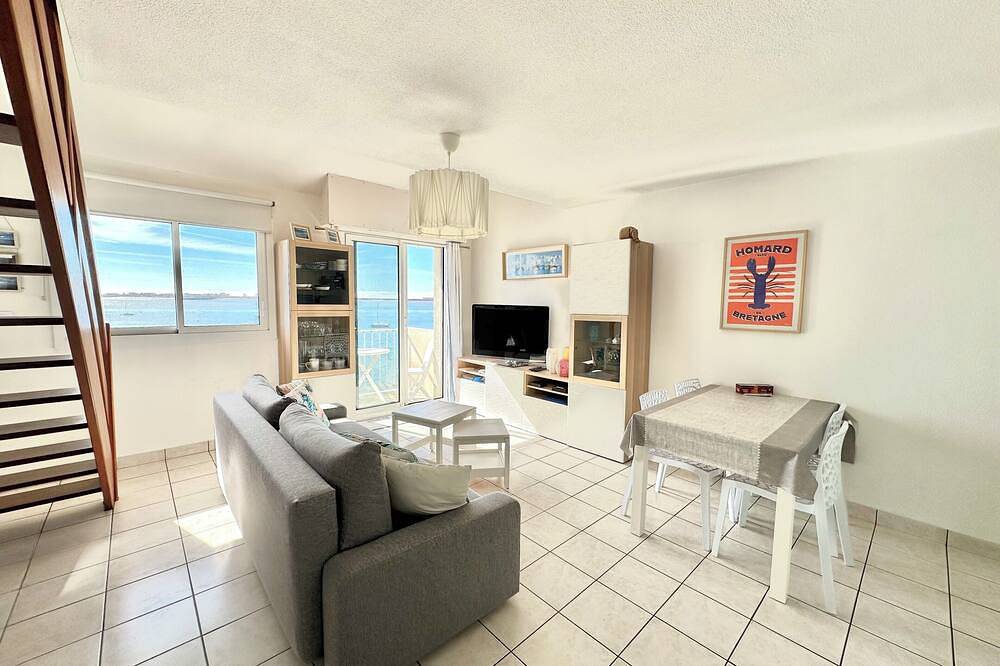Ganze Wohnung, Feet in the water, breathtaking 180° sea view! in Port-Louis, Côte des Mégalithes