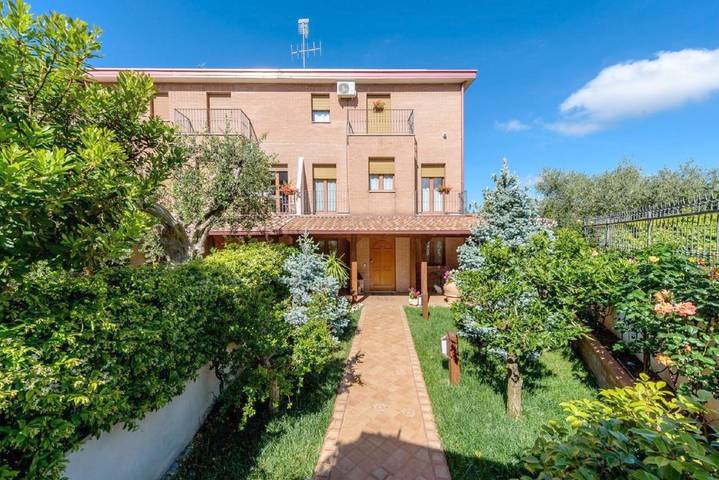 Location de vacances pour 7 personnes, avec vue et jardin dans Rodi Garganico - 2