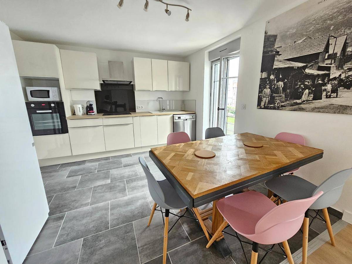 Appartement entier, Three-Bedroom Apartment in Lourdes, Hautes-Pyrénées