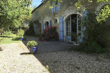 Gîte pour 12 personnes, avec jardin à Cussay