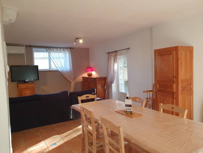Gîte pour 6 personnes, avec piscine ainsi que jardin et terrasse à Lagorce - 4