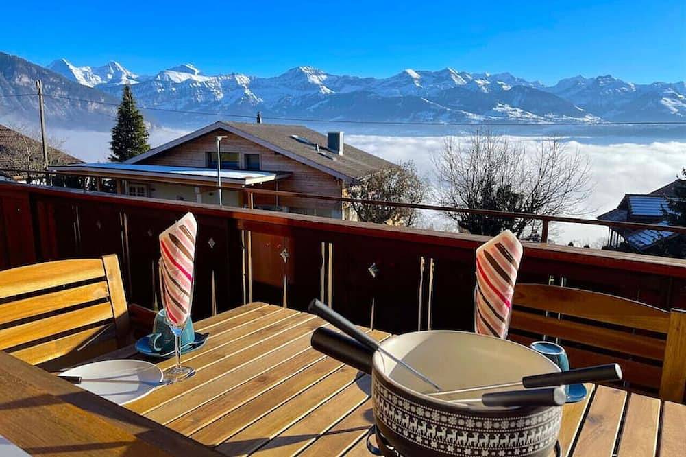 Geheel appartement, Swisshut Stunning Views Alps & Lake - Apart. Aeschlen Up in Sigriswil, Meer van Thun