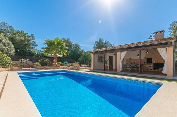 Chalet für 8 Personen, mit Balkon und Garten sowie Pool in Portocolom
