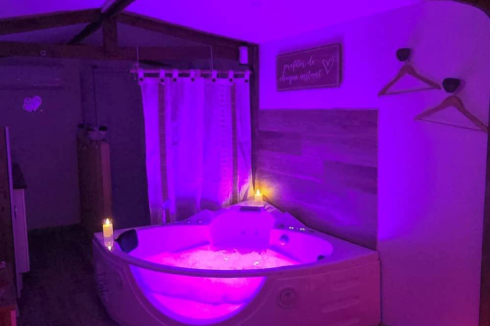 Entire apartment, Romantic room in Les Arcs (Var), Draguignan region