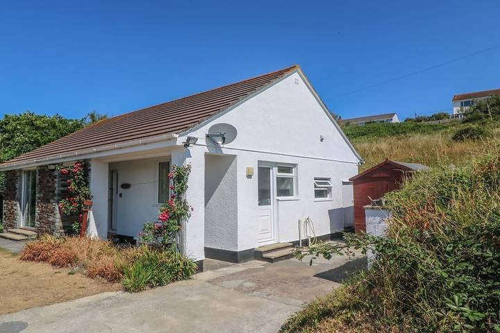 Holiday home for 5 people, with garden, with pets in Mawgan Porth