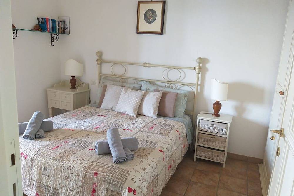 Villa with housekeeper 200 m from the sea in Porto Columbu (1 km from Pula in Porto Columbu, Sarroch