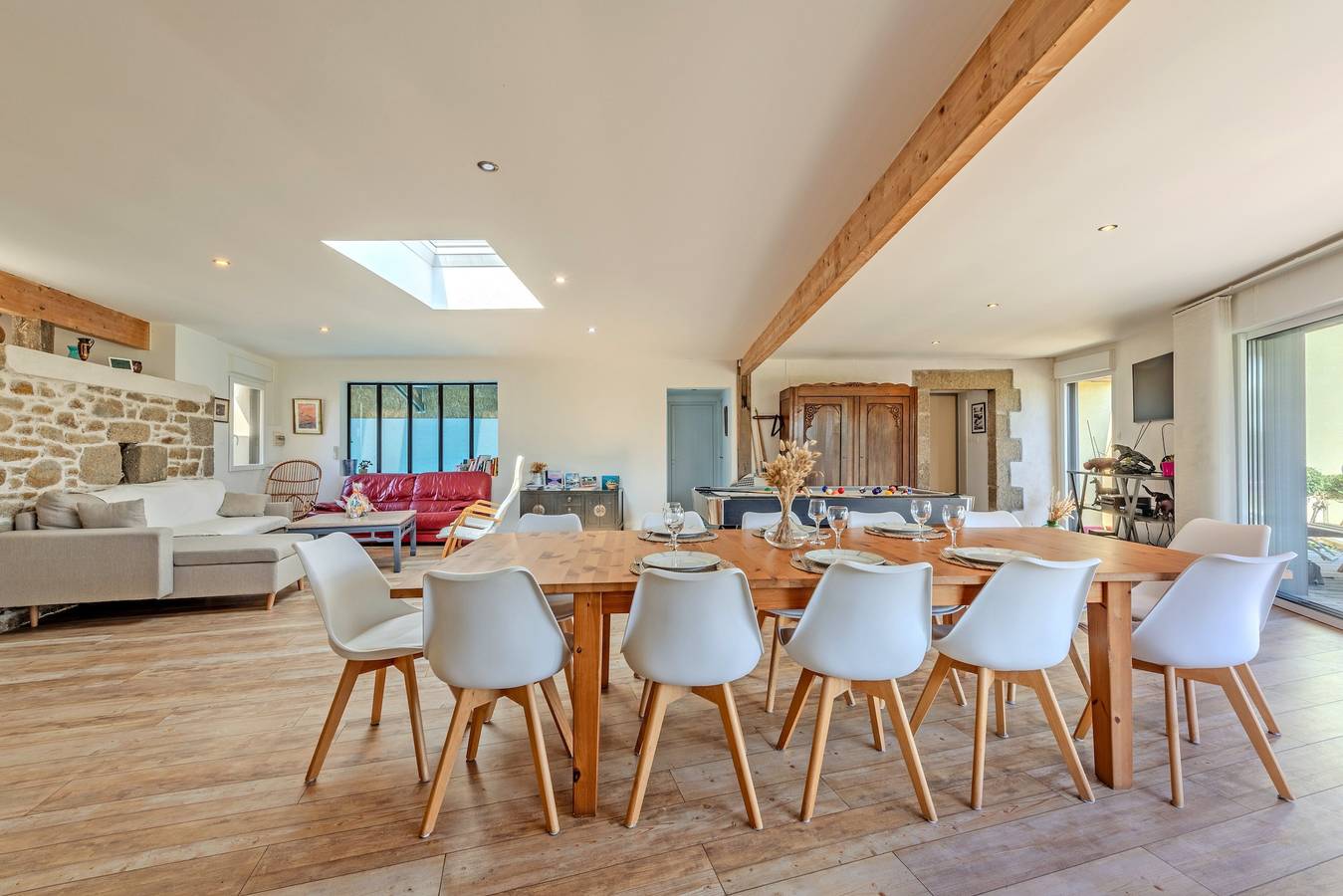 Maison de vacances 'Villa Léonie - Piscine Intérieure' avec terrasse, jardin et Wi-Fi in Kerlouan, Région de Brest
