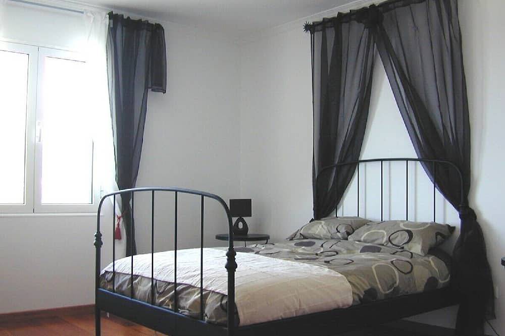 Große Luxusvilla, beheizter Pool, Spiel- / Fitnessraum, Meer- und Bergblick in Pináculo, Ribeira Brava