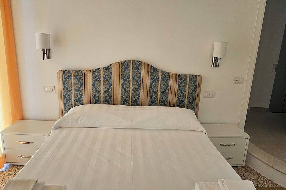 Galene - Beachfront Amalfi Coast - Suite Deluxe in Maiori, Costa Amalfitana