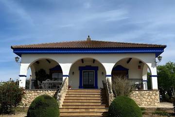 Casa rural para 7 personas, con balcón además de piscina y jardín, Se admiten mascotas en Hornachuelos