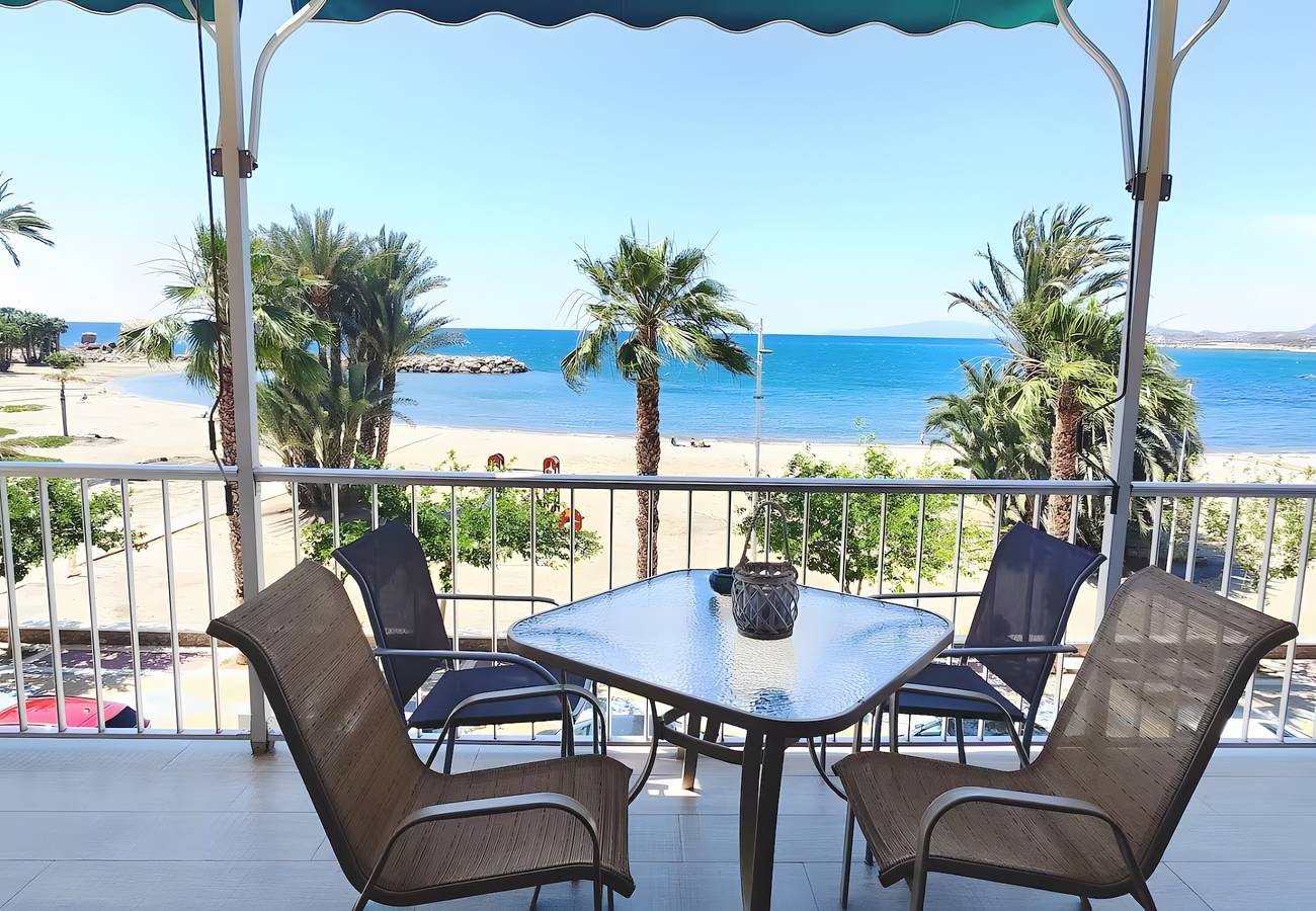 Ganze Wohnung, Apartment 'Piso Frente Playa De La Colonia' mit Meerblick, privater Terrasse und Wlan in Águilas, Costa Cálida