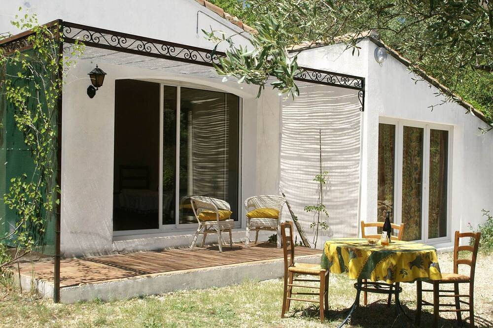 Retraite dans un jardin méditerranéen in Vergèze, Côte méditerranéenne (France)