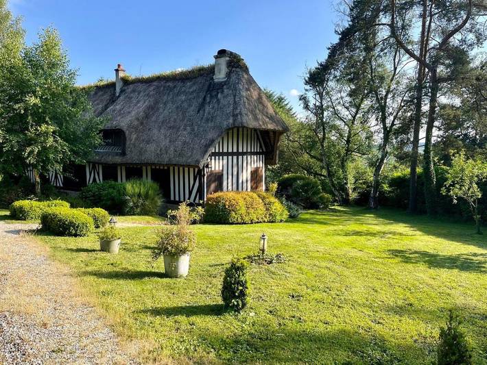 Location de vacances pour 8 personnes, avec vue ainsi que sauna et jardin, animaux acceptés à Le Breuil-en-Auge