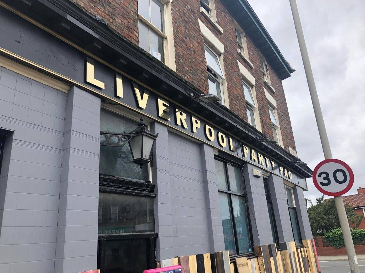 Deluxe Suite in Liverpool, Merseyside