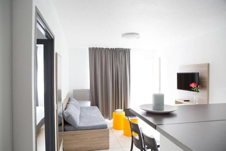 Location de vacances pour 2 personnes, avec terrasse et vue, animaux acceptés à Divonne-les-Bains - 3