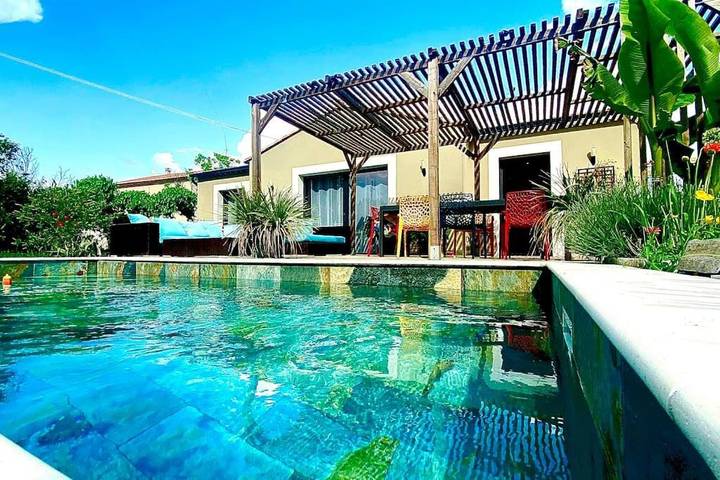 Location de vacances pour 8 personnes, avec piscine et jardin à Saint-Hilaire-de-Brethmas