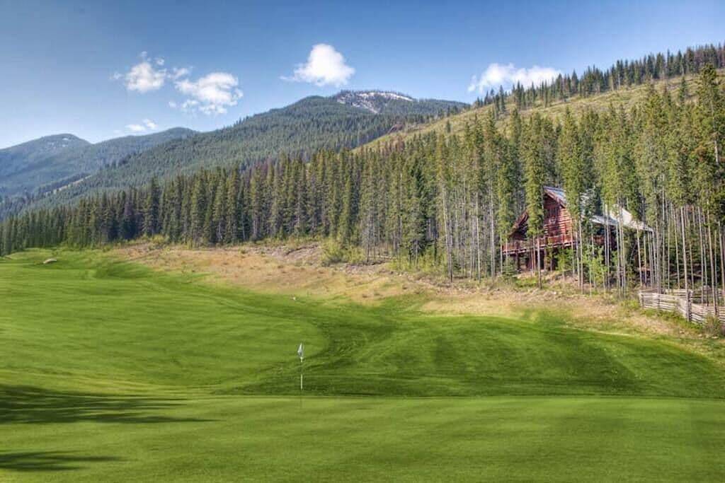 Exclusive very private cabin on the golf course! in Panorama