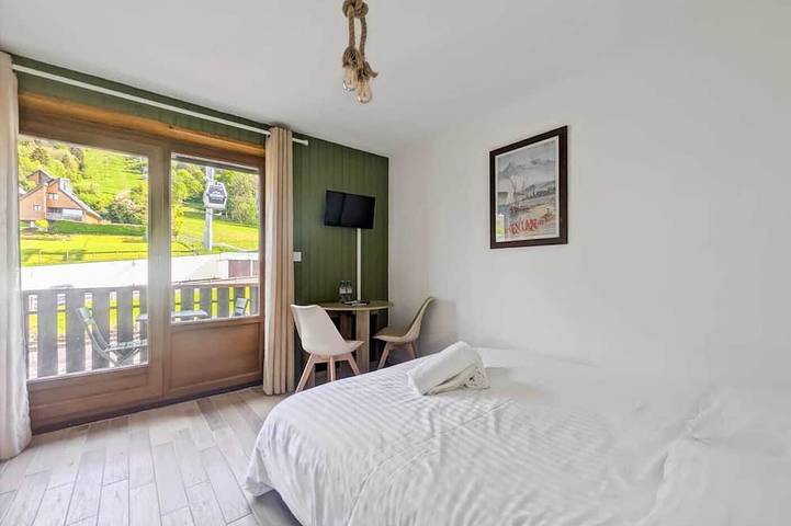 Appartement entier, Appartement cosy au pied des pistes avec un balcon in Thollon-les-Mémises, Région de Thonon-les-Bains