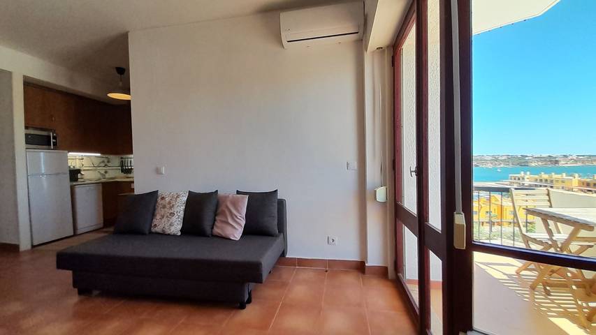 Ganze Wohnung, Ferienwohnung für 4 Personen mit Balkon in Praia da Rocha, Portimão