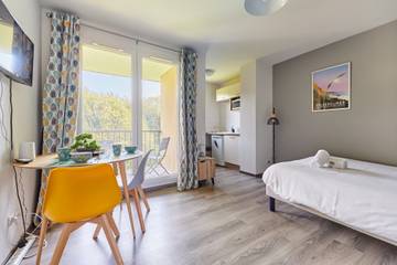 Gîte pour 2 personnes, avec balcon et piscine, adapté aux familles à Équemauville