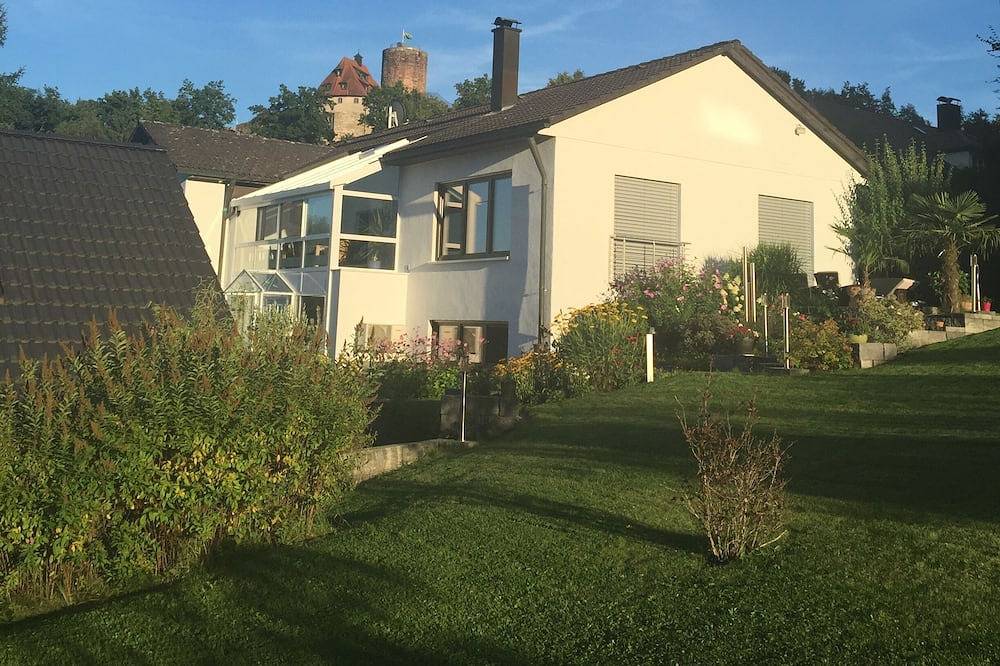 Ganze Wohnung, Apartment mit Burgblick im Grünen, Familie Held in Burgthann, Frankenalb