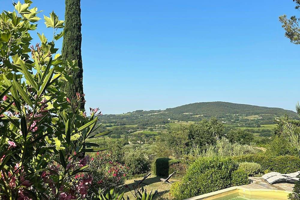 Provençal house with pool and Mont Ventoux views in Villedieu, Vaucluse
