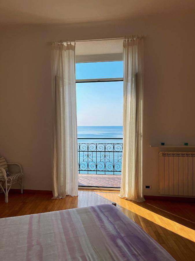 Ferienwohnung für 4 Personen, mit Ausblick und Balkon in Savona