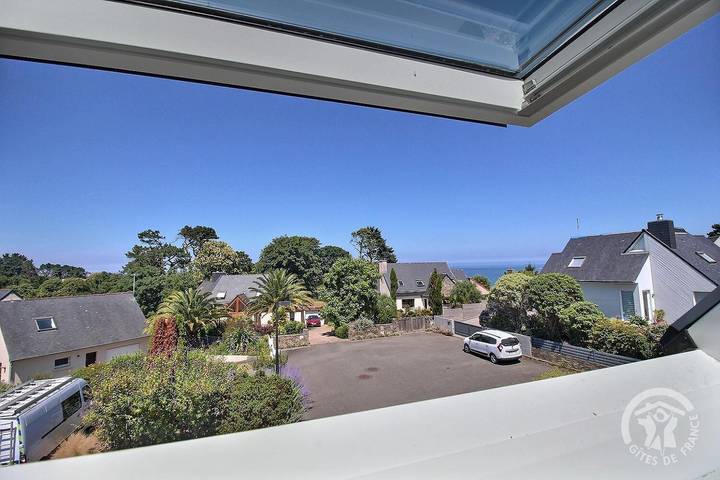 Gîte pour 8 personnes, avec Terrasse et Jardin à Louannec - 4