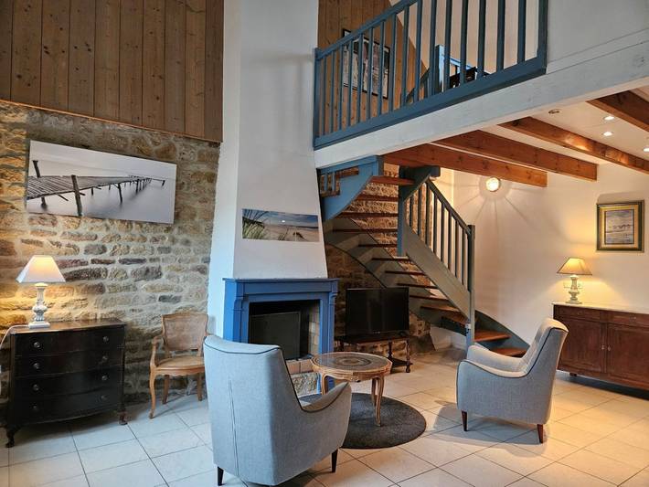 Gîte pour 3 personnes, avec vue sur le lac et piscine ainsi que jardin et terrasse à Belz - 2