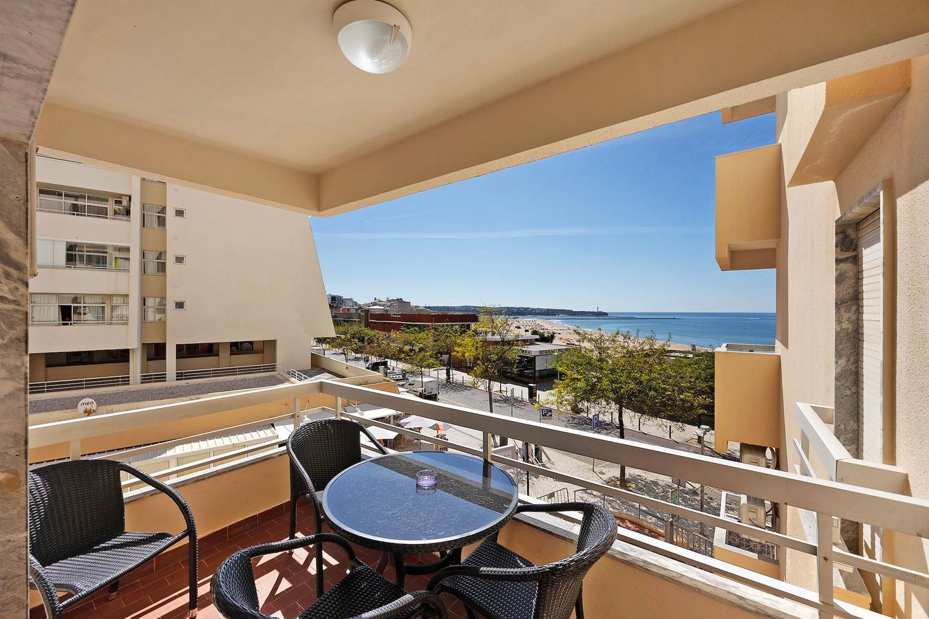 Apartamento inteiro, Apartamento "Praia da Rocha" com vista para o mar, varanda e Wi-Fi in Praia da Rocha, Portimão