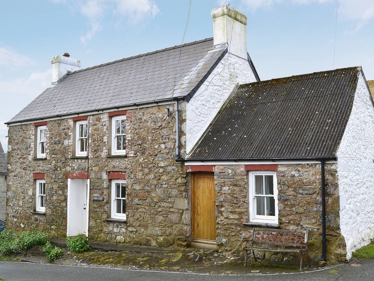 Trem-Y-Don Cottage in Trefin, Pembrokeshire