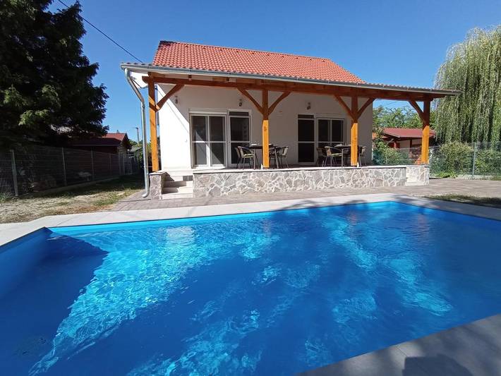 Ferienhaus für 6 Personen, mit Balkon und Terrasse sowie Garten und Pool in Fonjod