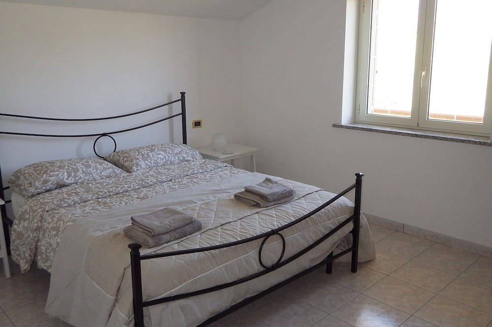 Stunning villa for 12, private pool, with free aircon and central heating in Civitella Casanova, Gran Sasso