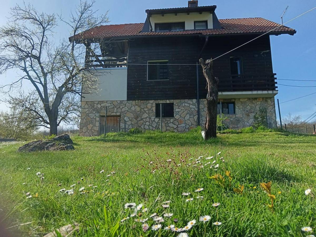 Ganze Wohnung, Two-Bedroom Apartment in Lovinac, Naturpark Velebit