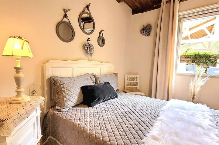 Location de vacances pour 4 personnes, avec terrasse et jardin à Curvalle - 3