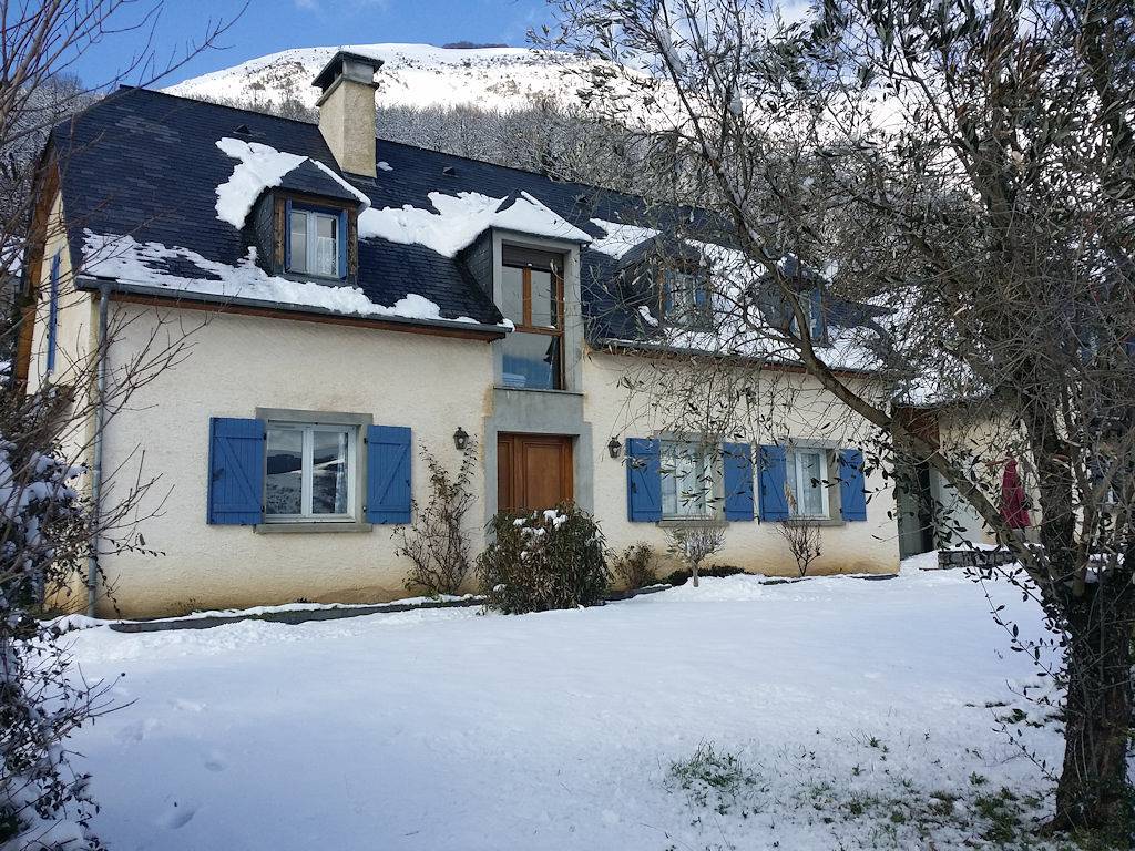 Maison Les Hauts d'Ouzous, 6 à 13 places, près d'Argelès-Gazost in Ouzous, Pyrénées