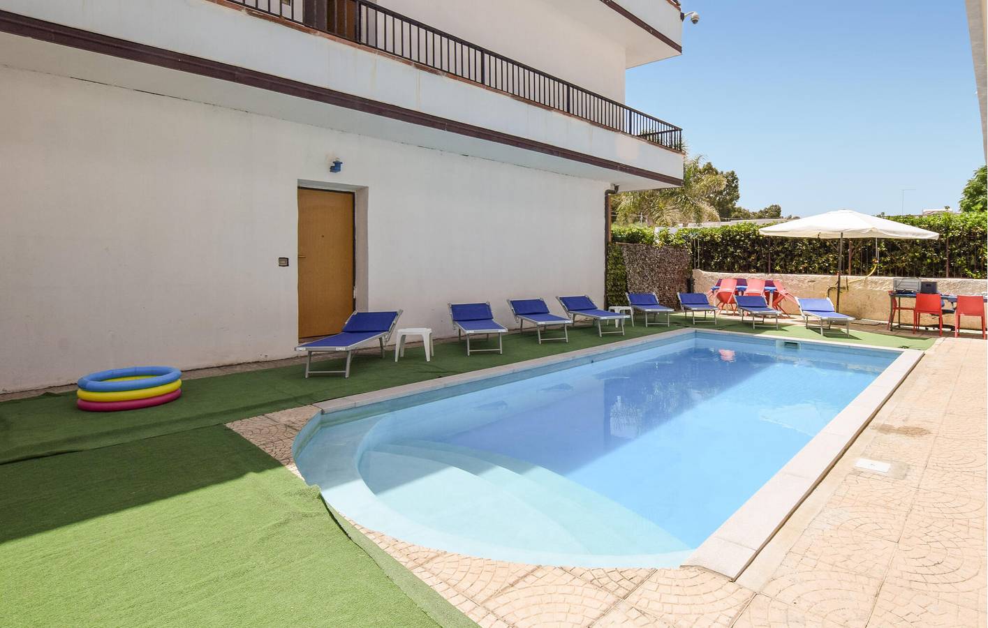 Ganze Ferienwohnung, Apartment mit Meerblick, Pool, WLAN und Parkplatz in Palmi, Reggio Calabria Provinz